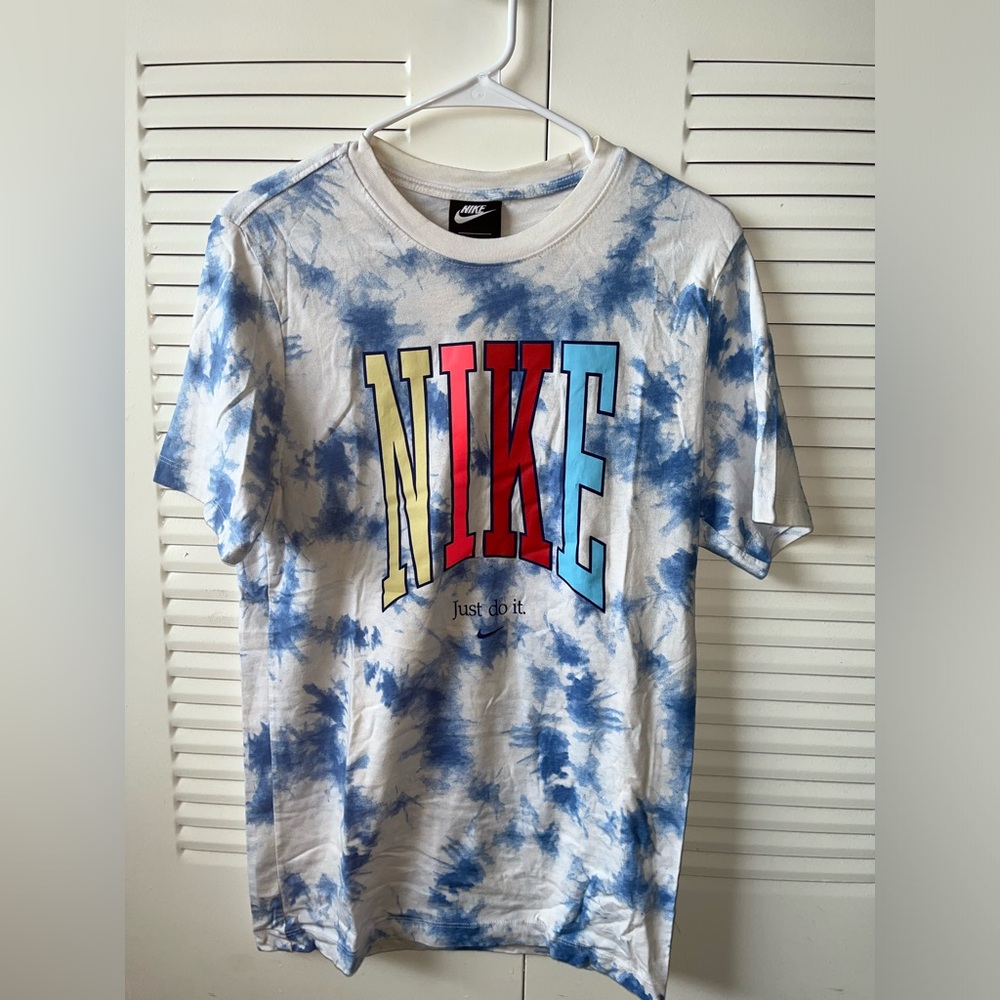 Nike Graphic Tee